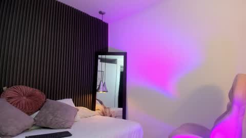 Axel online show from October 6, 8:04 pm