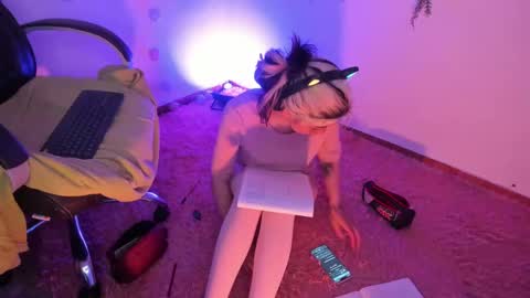   online show from February 10, 9:04 am