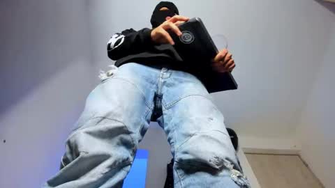   online show from November 14, 5:53 am