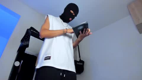   online show from November 8, 2:03 am