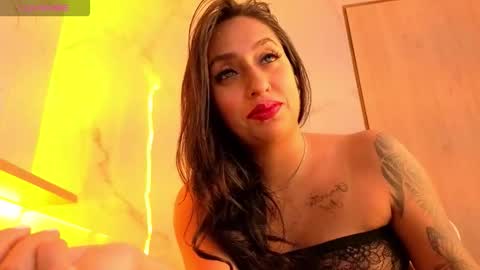 Snapshot of samy_queen_tx chatting on October 22, 8:32 pm Online 800 to 1400 online show from October 22, 8:32 pm