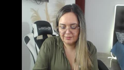 Snapshot of samy_vsn chatting on October 18, 5:50 pm samy_vsn online show from October 18, 5:50 pm