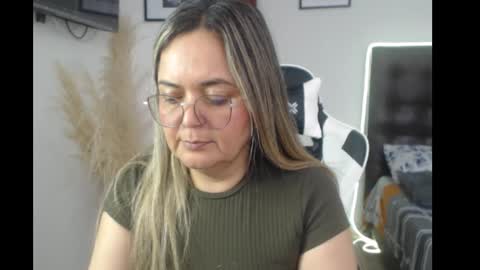 Snapshot of samy_vsn chatting on October 8, 5:52 pm samy_vsn online show from October 8, 5:52 pm