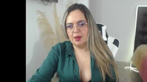Snapshot of samy_vsn chatting on October 19, 6:34 pm samy_vsn online show from October 19, 6:34 pm