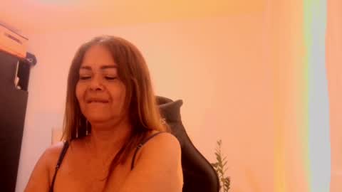 Sanddi  online show from April 27, 9:01 pm