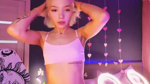 Sandy  online show from February 22, 1:22 am