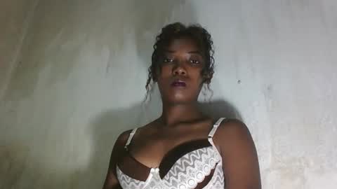 sandrine718 online show from May 6, 12:33 pm