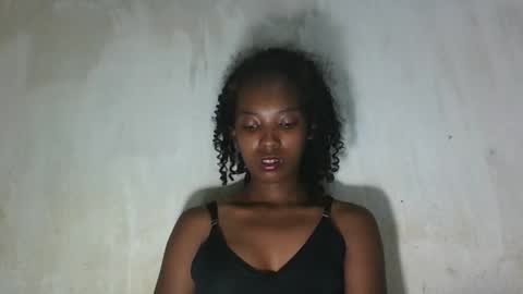 sandrine718 online show from May 2, 1:17 pm