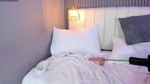 S A N D Y  online show from March 9, 11:53 pm