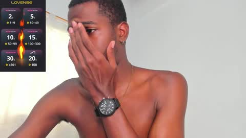 Snapshot of santi_brown1 chatting on March 6, 8:05 pm Santibrown online show from March 6, 8:05 pm