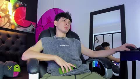 santi online show from February 25, 2:37 pm