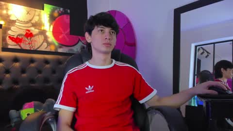 santi online show from January 30, 1:42 pm