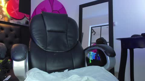 santi online show from February 13, 9:06 pm