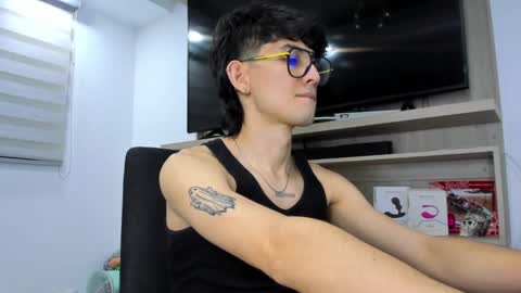 santi online show from October 3, 5:27 am