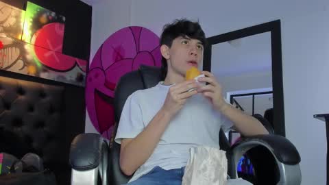 santi online show from March 11, 3:23 pm