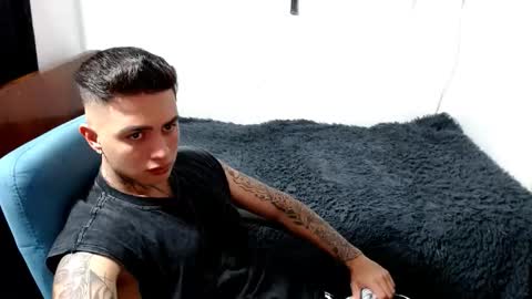 Snapshot of santi_ss chatting on October 10, 1:44 am santi_ss online show from October 10, 1:44 am