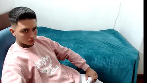 Snapshot of santi_ss chatting on September 16, 12:56 am santi_ss online show from September 16, 12:56 am