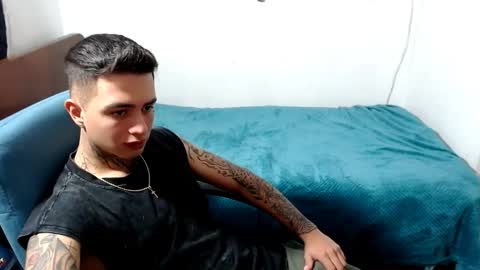 Snapshot of santi_ss chatting on October 1, 12:43 am santi_ss online show from October 1, 12:43 am
