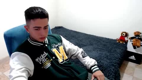 Snapshot of santi_ss chatting on October 15, 7:47 pm santi_ss online show from October 15, 7:47 pm