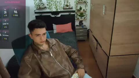 santi_ss online show from April 21, 1:42 am