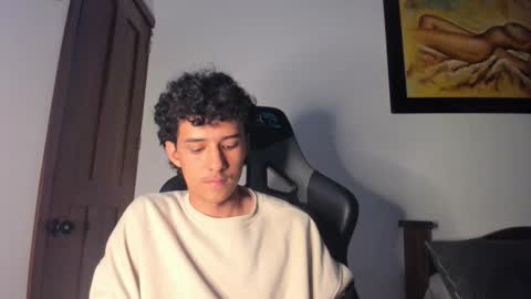 Snapshot of santi_twink19 chatting on October 23, 1:07 am santi_twink19 online show from October 23, 1:07 am