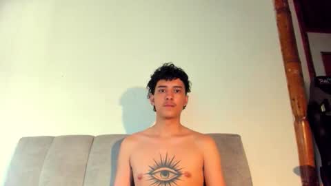 santi_twink19 online show from May 23, 9:33 pm