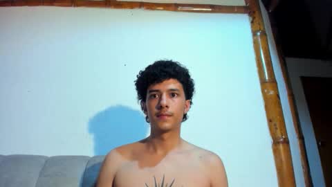 santi_twink19 online show from May 28, 8:12 am