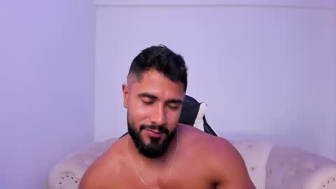 santiago_huntt online show from February 19, 10:20 pm