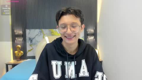 Snapshot of santiago_russo18 chatting on October 22, 12:07 pm santiago_russo18 online show from October 22, 12:07 pm