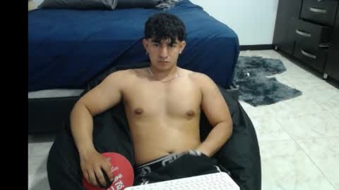 santii_jr online show from May 15, 7:54 pm