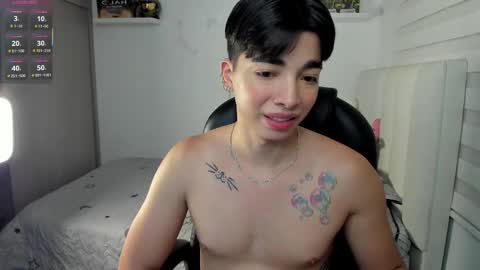 Mr. Santiago online show from December 14, 2:45 pm