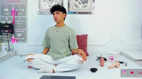 Santiago Carrington online show from January 7, 8:42 pm