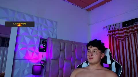 Snapshot of santyago_taylor chatting on March 11, 8:20 pm Santyago online show from March 11, 8:20 pm
