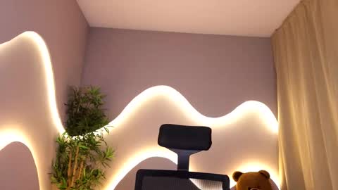 saphyralux online show from March 8, 2:04 am