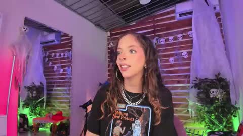 Snapshot of sapphire_venus chatting on October 18, 3:11 am Valerin online show from October 18, 3:11 am