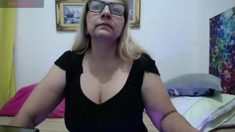 sara online show from June 15, 2:53 pm