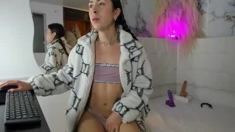 Sara Davina online show from July 8, 8:18 am