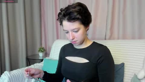 Sarah online show from December 3, 2:12 am