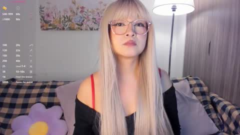 Sara  new account  give me thomb up  Follow me   help me reach 15k followers again   online show from March 17, 10:26 pm