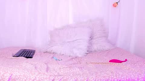 Sara  online show from February 24, 3:20 pm