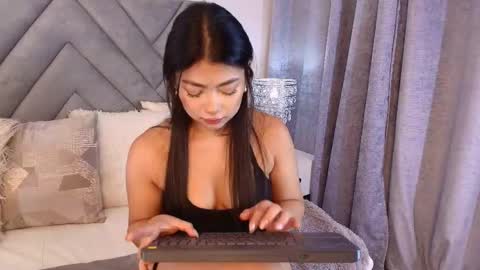 sara_owens7 online show from April 23, 2:52 am