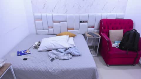 sara_sm1th_ online show from May 27, 11:29 am