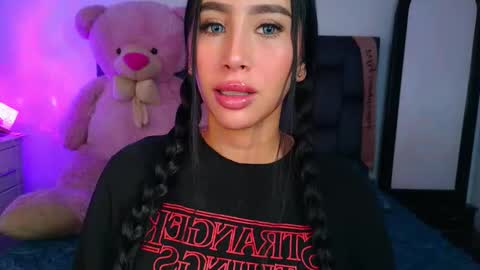 sara_stone03 online show from March 9, 4:00 pm