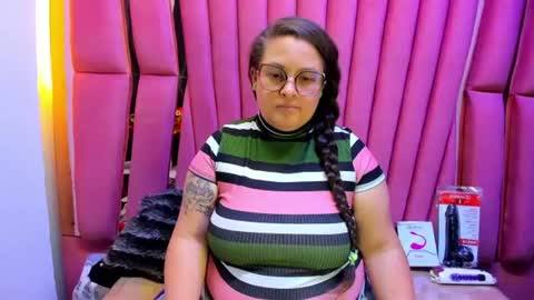 sara_thonson_ online show from June 26, 5:24 am