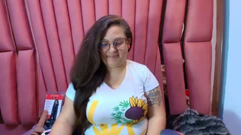 sara_thonson_ online show from July 19, 4:26 am