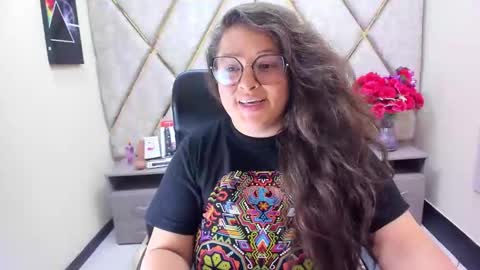 sara_thonson_ online show from May 5, 3:35 am