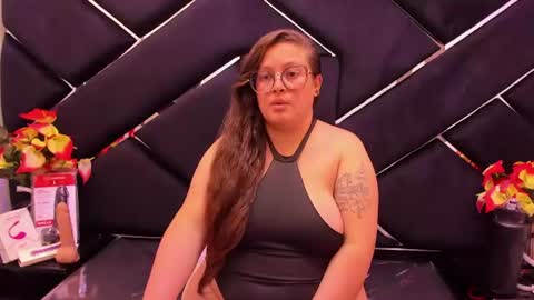 sara_thonson_ online show from July 24, 5:15 am