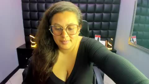 sara_thonson_ online show from June 30, 9:13 pm