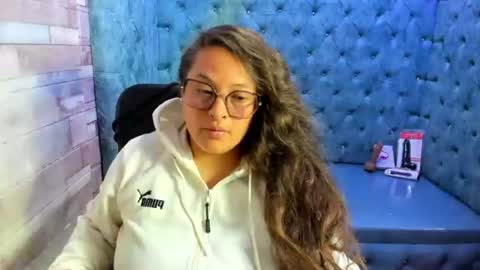 sara_thonson_ online show from July 22, 3:41 am
