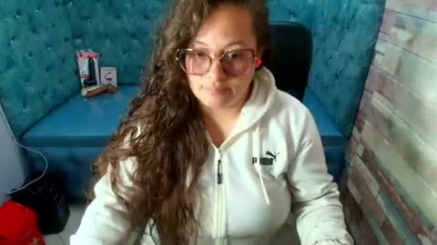 sara_thonson_ online show from August 4, 4:19 am